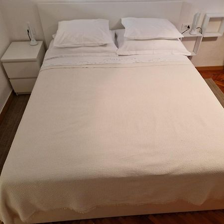 Studio Apartment Riva Sumartin Bagian luar foto
