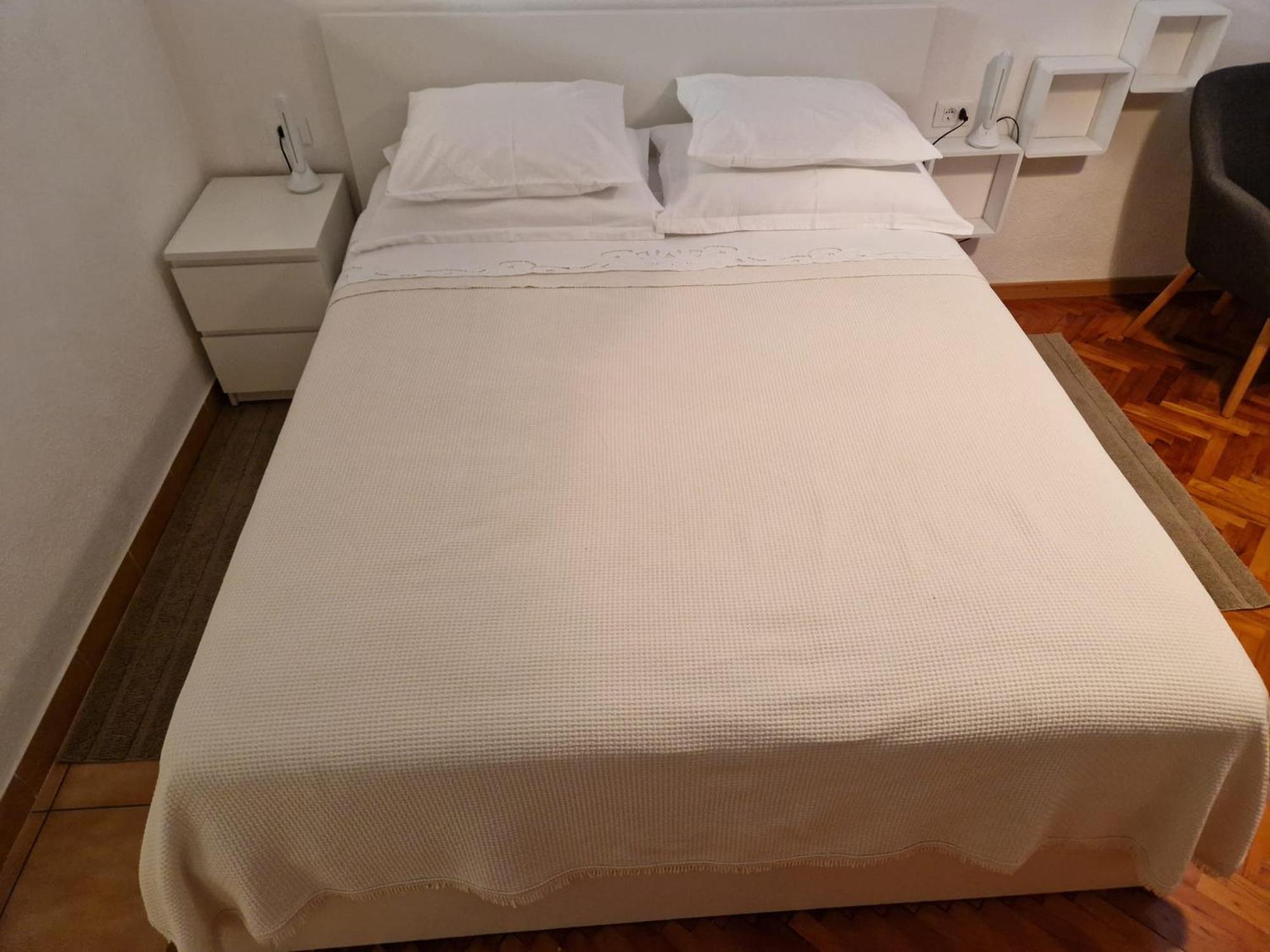 Studio Apartment Riva Sumartin Bagian luar foto